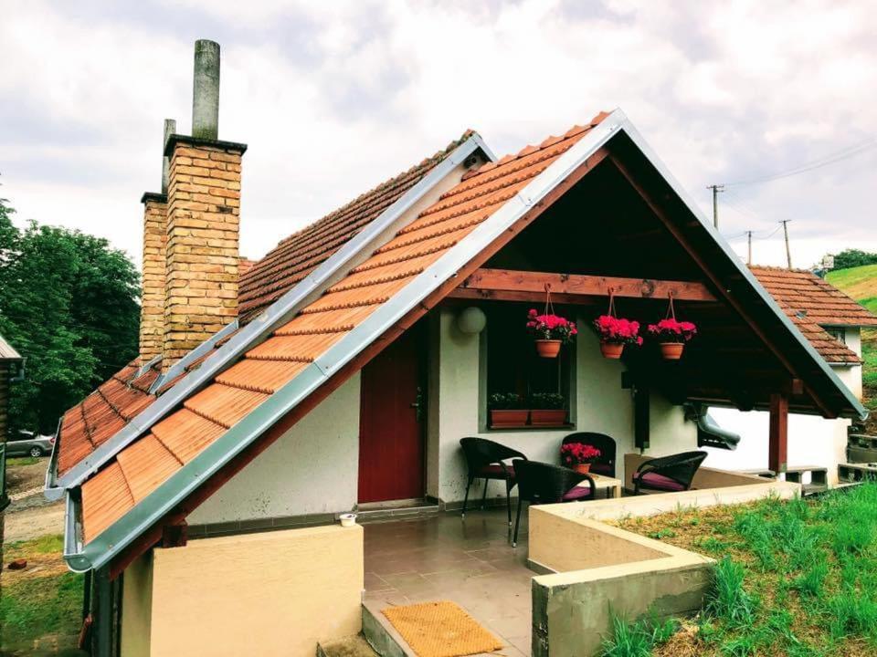 Apartman Nad Vinnym Sklepom Pouzdrany Buitenkant foto