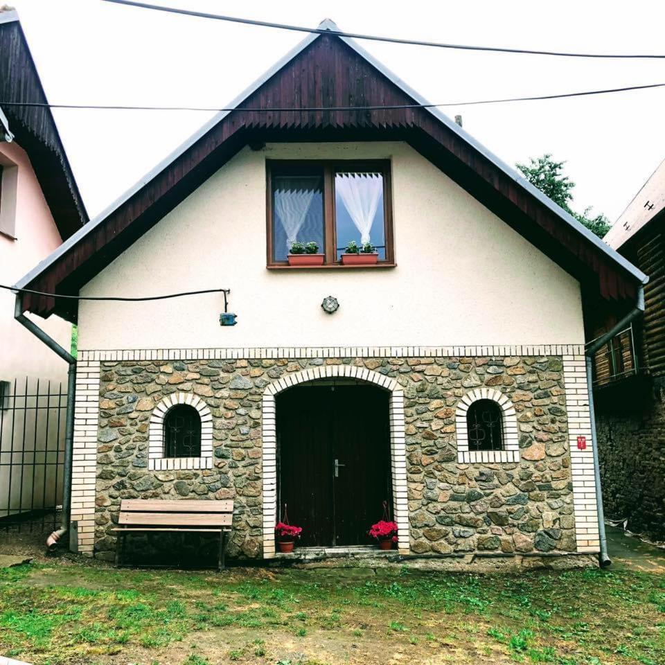 Apartman Nad Vinnym Sklepom Pouzdrany Buitenkant foto